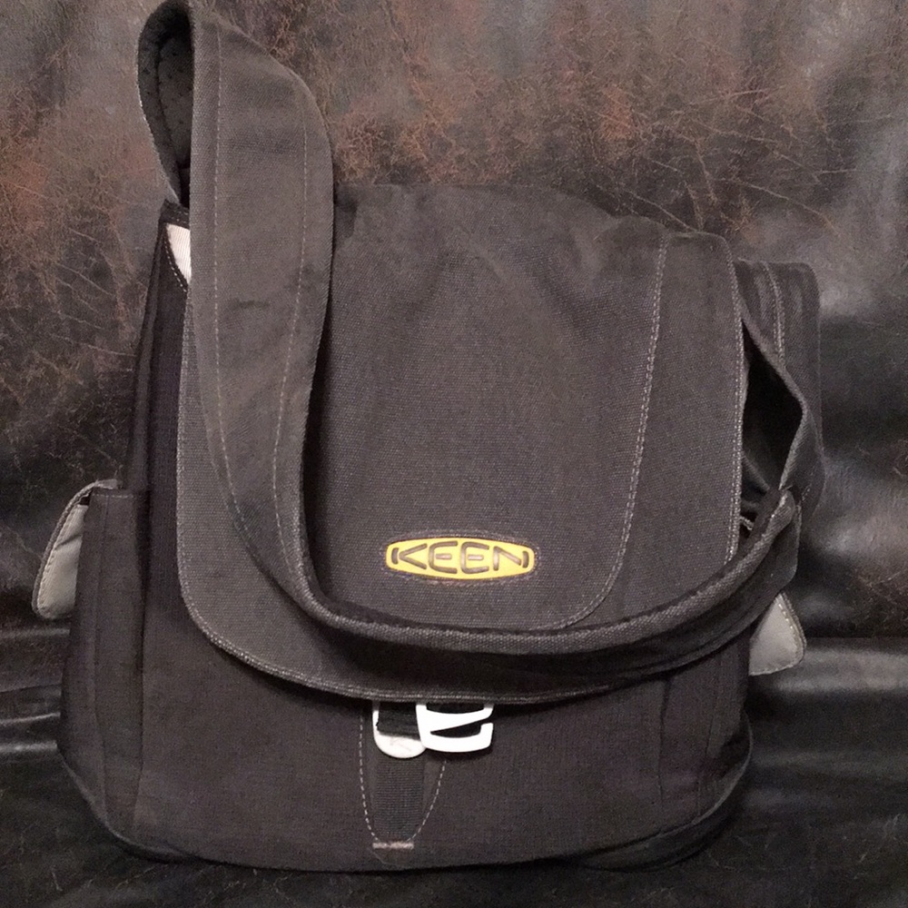 Keen satchel